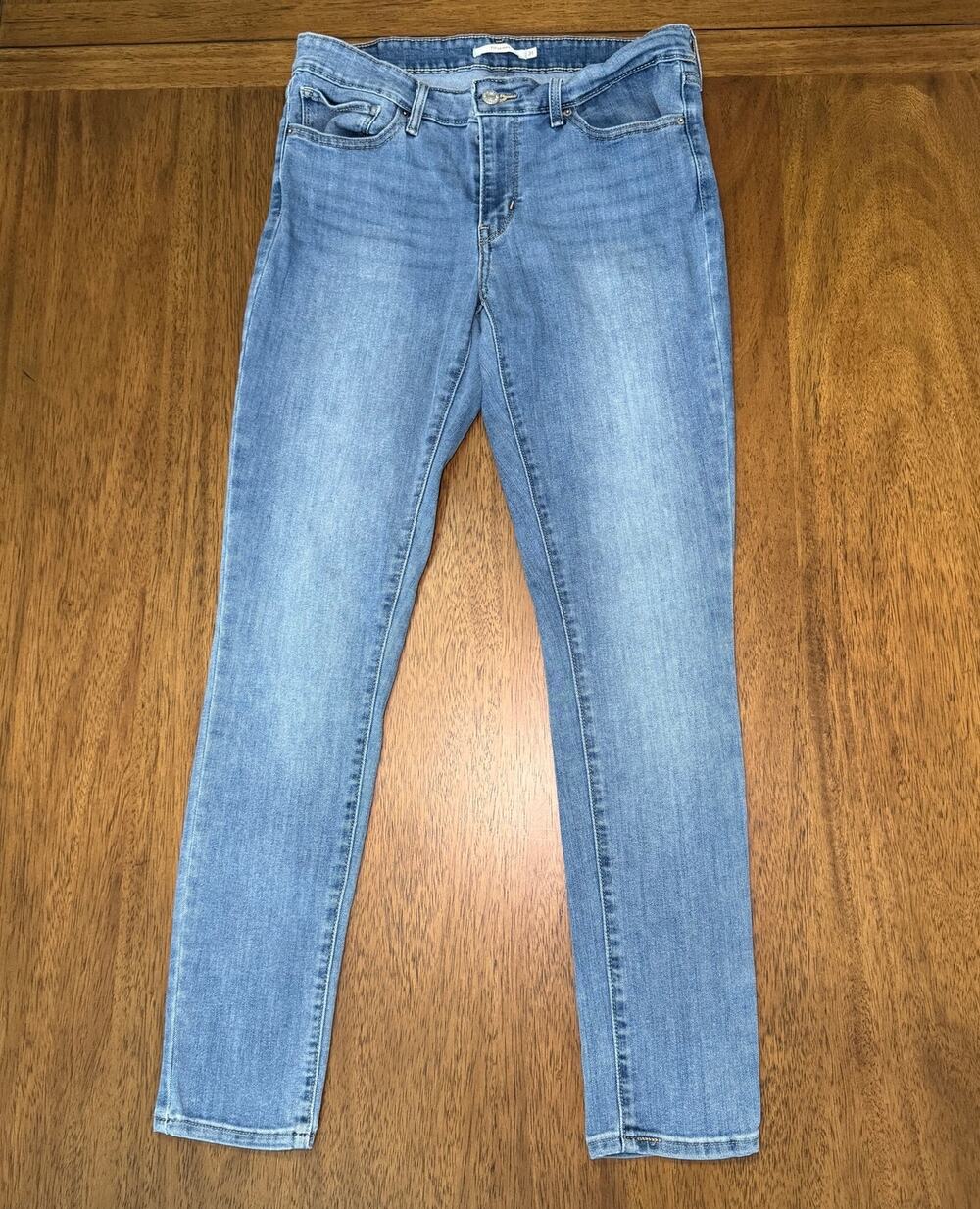 Levi’s 711 Skinny Jeans Women’s Size 31 Light Wash Blue Denim Stretch